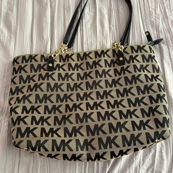 Michael Kors Jet Set Black Beige Tote Signature Canvas with chain straps - Picture 7 of 7